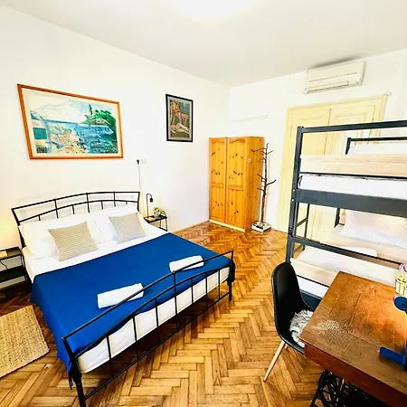 Art & Joy Hostal Pula