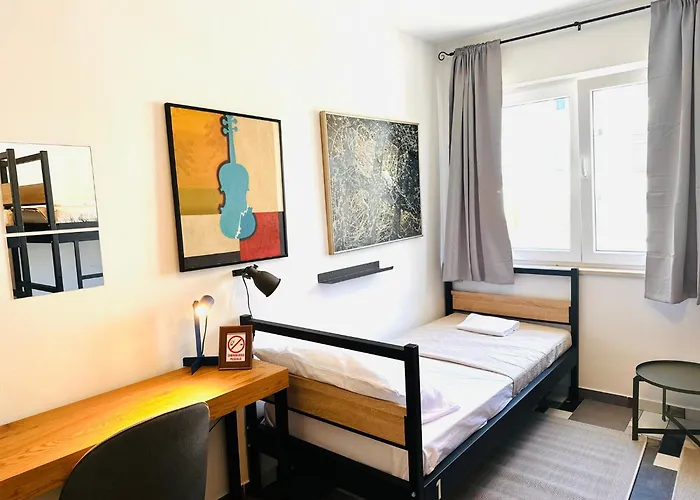 Art & Joy Hostel Πούλα