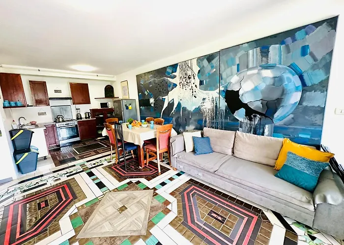 Art & Joy Hostel Πούλα